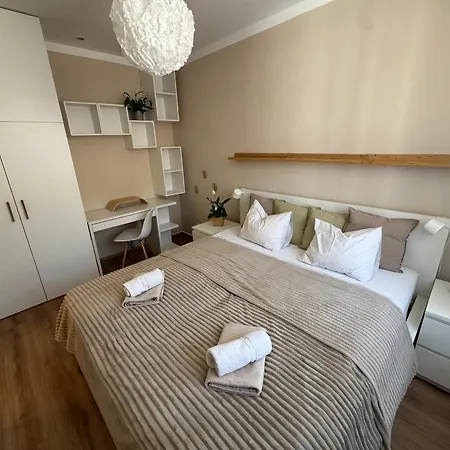 Daire Quiet 2-bedroom Close To Center *