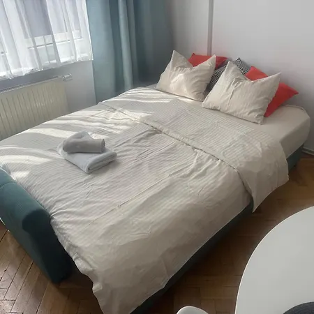 Apartamento Quiet 2-bedroom Close To Center