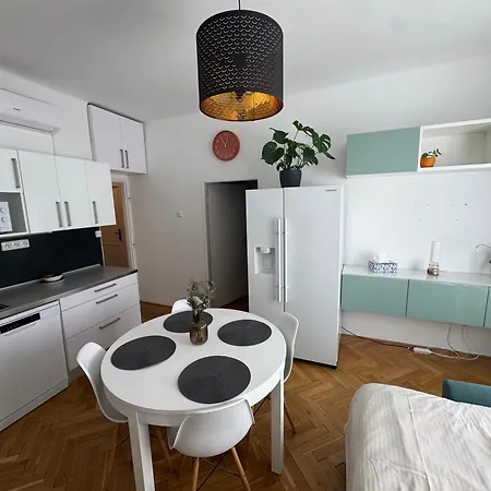 Apartamento Quiet 2-bedroom Close To Center Praga
