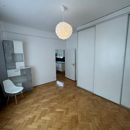 Daire Quiet 2-bedroom Close To Center *