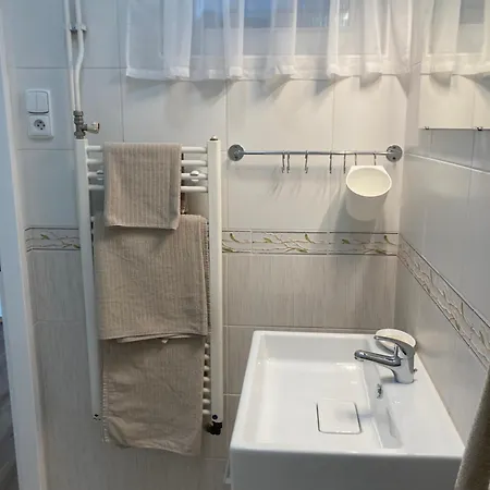 Quiet 2-bedroom Close To Center * Prag